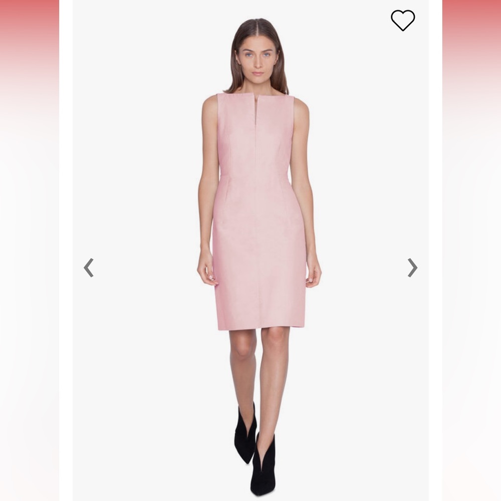 AKRIS
Blush Front Zip Dress